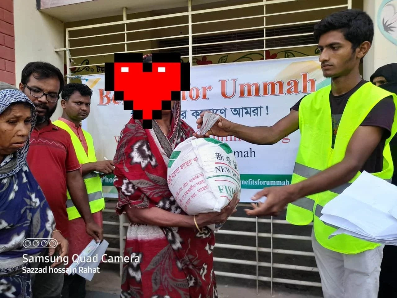 Volunteers are providing essential supplies to support the well-being of the Muslim community..webp
